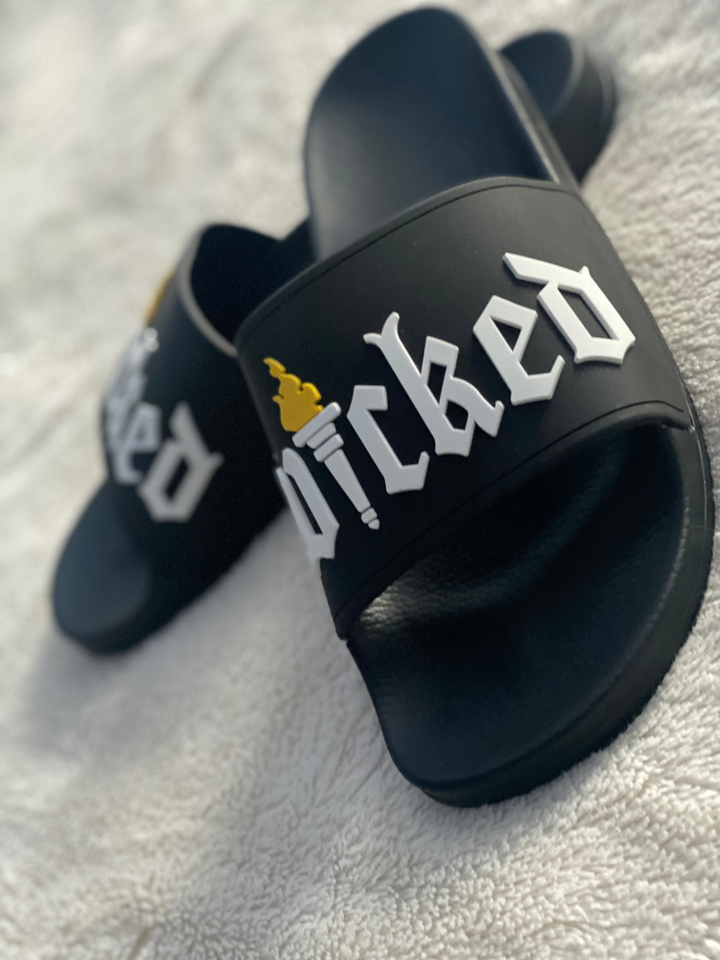 ELEVATED PRINT "WICKED" SLIDES (BLACK)